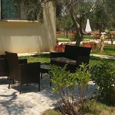 Masseria Le Celline مزرعة للإقامة *